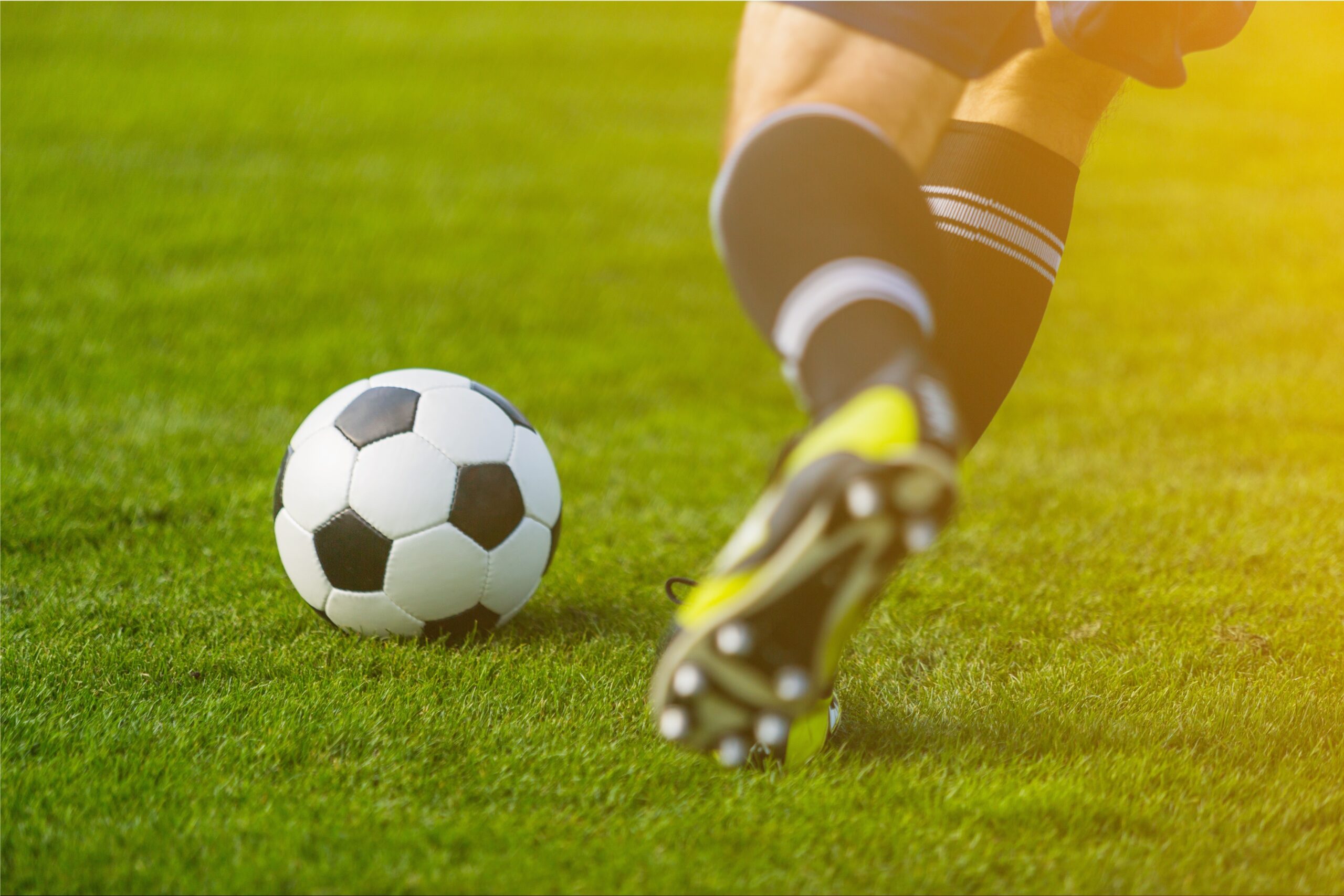 Una foto de un atacante de fútbol.